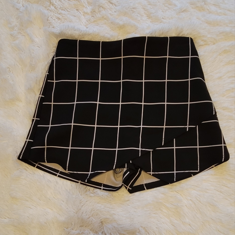 Made with Love Blue Blush Black & White Skorts Sz S W 26 R 11 L 1.5
